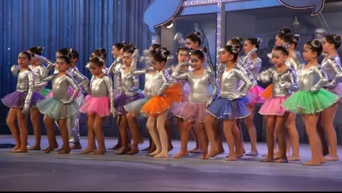 Children and teens dance during Social Integration of the Carnival Видео 10830872
