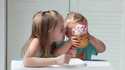 Children are eating Easter cake. Stock Footage 142534565