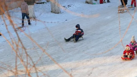 Children are sledging down the hills. Video stock 60798717