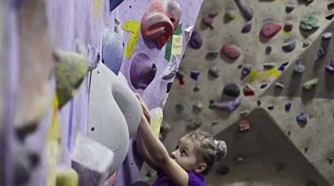 Children are trained climbing Stock-Footage 40644201