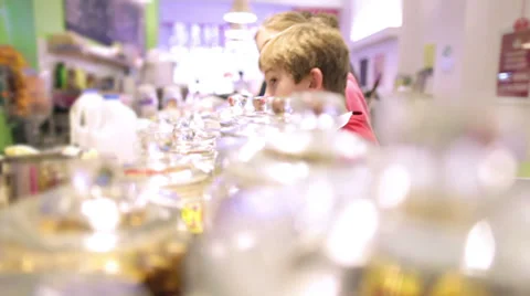 Children in a candy store exploring a variety of jars containing sweets, candy Vídeo Stock 32740344