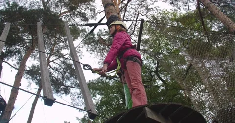Children climbing in a park 스톡 동영상 222916072