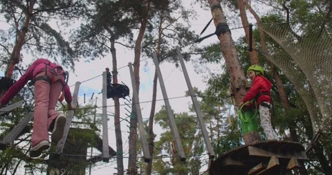 Children climbing in a park 库存影片 222916428