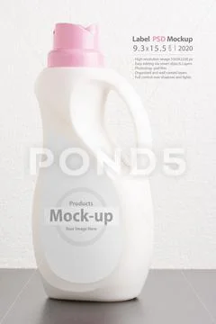 Children cloth detergent bottle in front of light gray background mock-up ser PSD-Vorlage