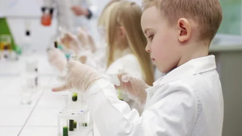 Children do an experiment in a chemistry lesson. modern education Stock Footage 86555939