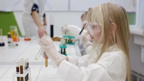 Children do an experiment in a chemistry lesson. modern education Stock Footage 86598430