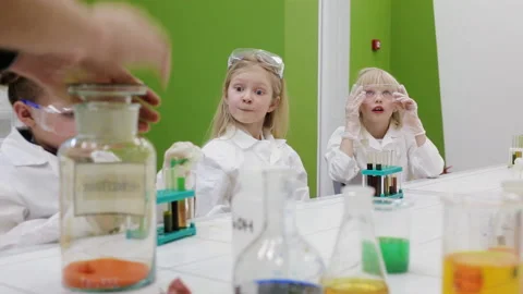 Children do an experiment in a chemistry lesson. modern education Stock Footage 86842713