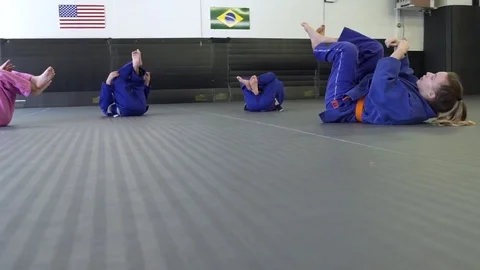 Children doing crunches 스톡 동영상 77080580