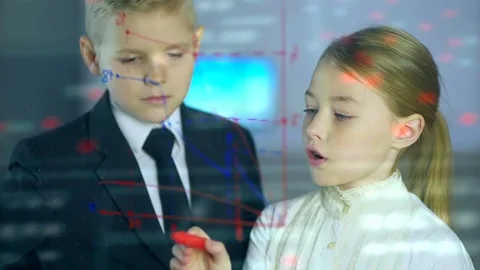 The children draw a graph on the virtual board Vídeo Stock 76271891