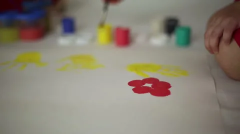 Children draw on paper Видео 60643644