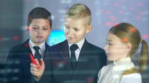 The children drawing a graph on the virtual screen Vídeo Stock 76272115
