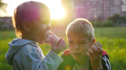 The children eats the ice cream 動画素材 67172757