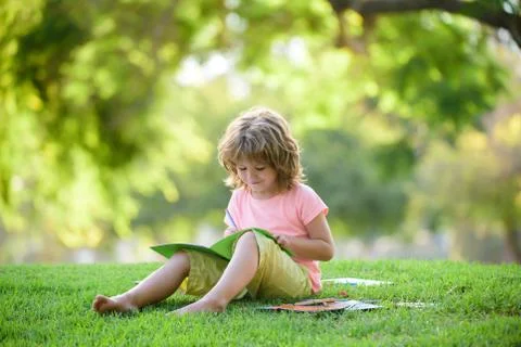 Children education. Elementary school learning and kids concept. Stockfoto's