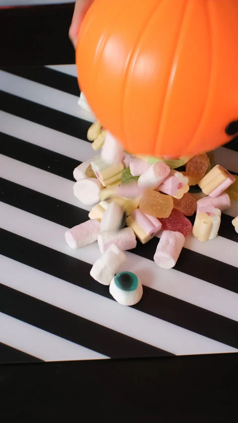 Children empty pumpkin basket filled with candy Vídeo Stock 316419374