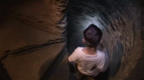 Children explore tunnel Video stock 506026
