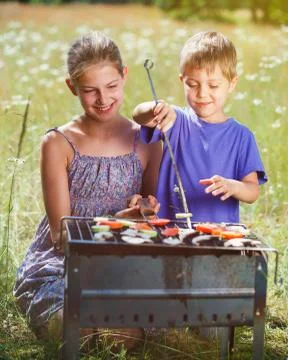 Children grilling vegetable Foto stock