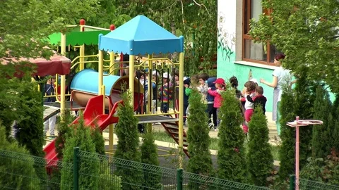 Children in Kindergarten yard Vidéo 75697919