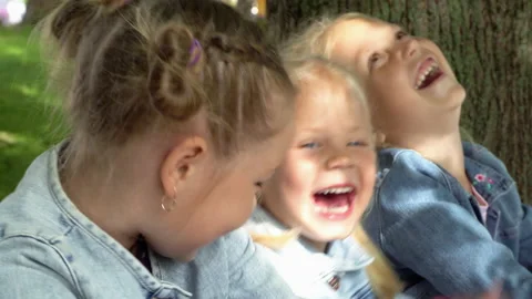 Children laughing portrait 動画素材 137454880