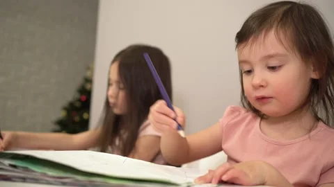Children learn to draw at home by themselves. Early creative development. art Video stock 167735977