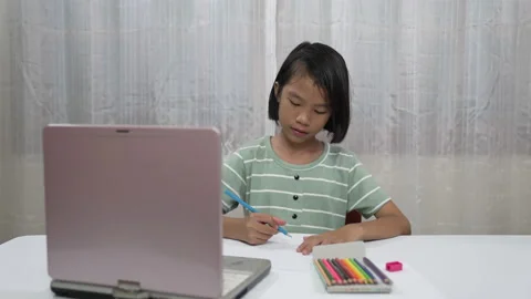 Children learning and working online in room of house 库存影片 201431736