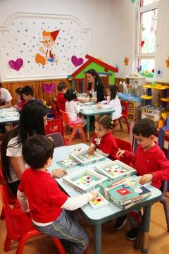 Children learning intelligence games Foto stock