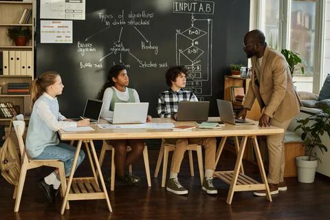 Children learning to use computers at lesson 스톡 사진