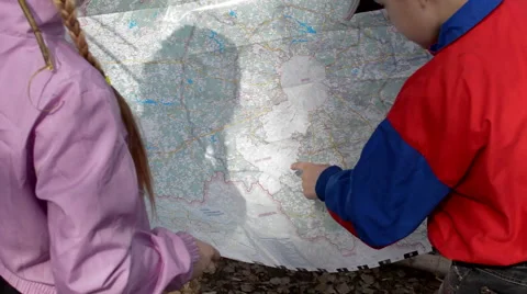 Children Look at the Map of the Campaign. \ Stock Footage 62416672