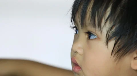 Children looking computer Stockbeeldmateriaal 40052272