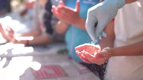 Children make bread dough at school. Cooking class. Vídeos de archivo 266829314