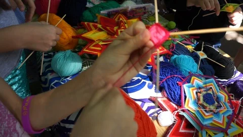 Children make colored thread crafts Stock-Footage 123498657