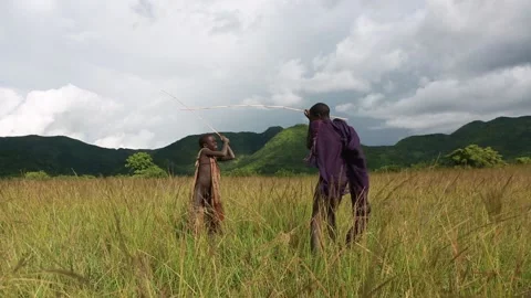 Children making a donga stick fighting i, Stock Video