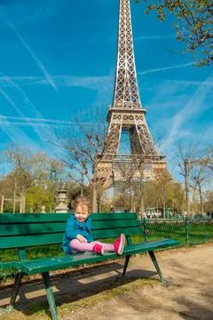 Children in Paris near the Eiffel Tower. Selective focus. Foto stock