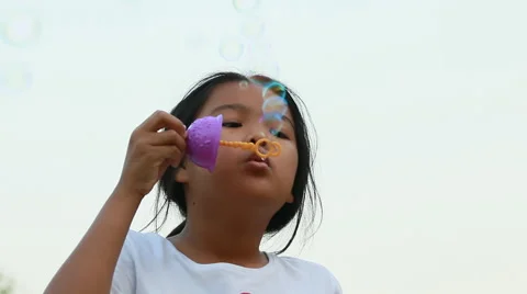 Children play bubble Video stock 46094059