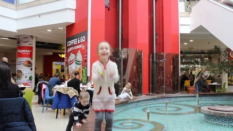 Children play in the mall Video stock 73140086