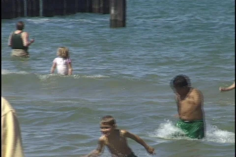 Children Playing on Beach 1 Stockbeeldmateriaal 297080