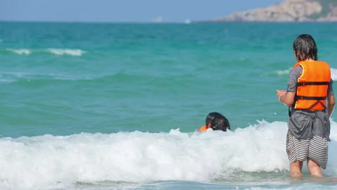 Children playing on beach of sea in summer holiday of vacation time Video stock 237336750