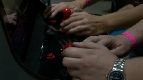 Children Playing Video Games At Comic-Con Event 库存影片 90135293