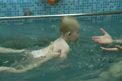 Children in pool 스톡 동영상 10793842