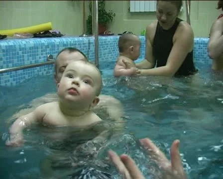Children in pool 스톡 동영상 10793868
