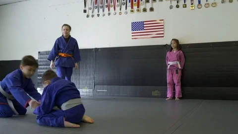 Children practicing Jiu-jitsu 動画素材 77080511