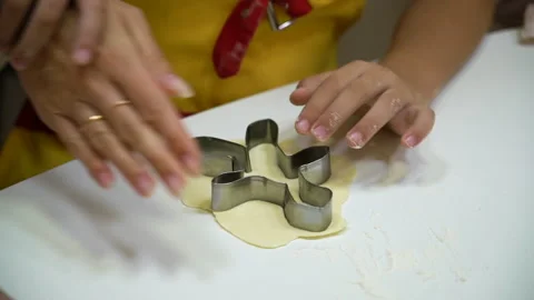 Children roll out dough at a cooking class. Stock Footage 255871845