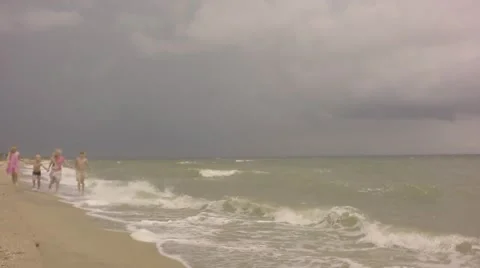 Children run on the beach. Slow motion. Stock-Footage 64751824