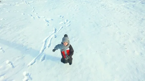 Children run in the snow Video stock 120288534