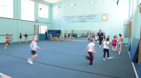 Children running on acrobatic lessons on the floor Stock Footage 39980451