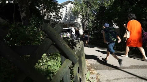Children Running to School Vídeos de archivo 87190052
