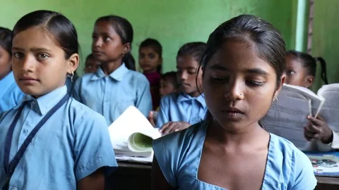 Children in School in Nepal Vídeos de archivo 73405837