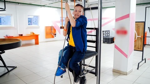 Children at the science center. The concept of physics. Museum of Science Video stock 107098603