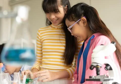 Children scientist doing science experiment test with chemistry in a labora.. Stock Photos