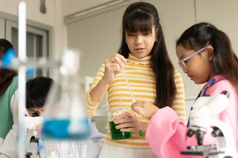 Children scientist doing science experiment test with chemistry in a labora.. Stock Photos