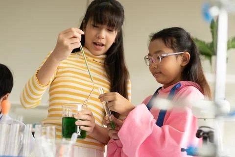 Children scientist doing science experiment test with chemistry in a labora.. Stock Photos
